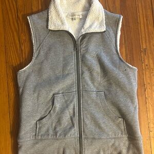 Jones New York Sport Grey Vest with Cream Sherpa Lining Size Medium